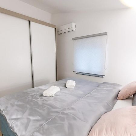 Apartman Laura Vir Zewnętrze zdjęcie