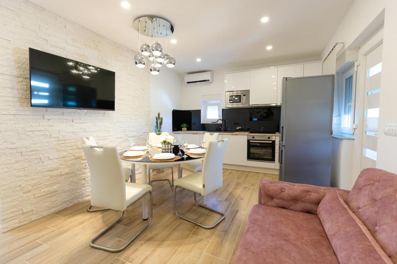 Apartman Laura Vir Zewnętrze zdjęcie