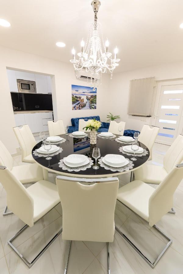 Apartman Laura Vir Zewnętrze zdjęcie