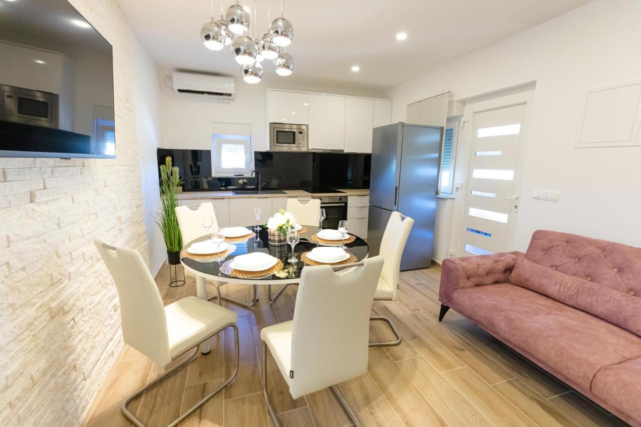 Apartman Laura Vir Zewnętrze zdjęcie