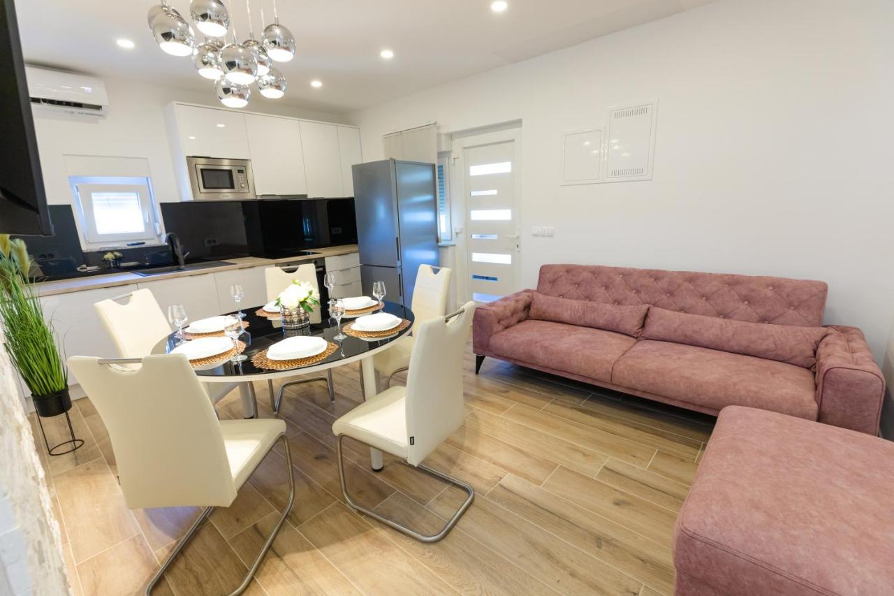 Apartman Laura Vir Zewnętrze zdjęcie