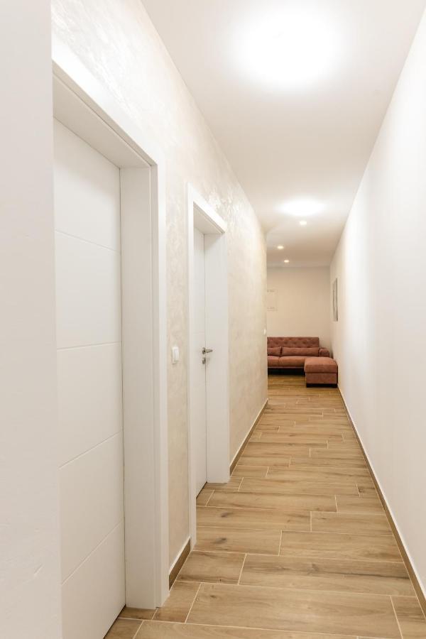 Apartman Laura Vir Zewnętrze zdjęcie