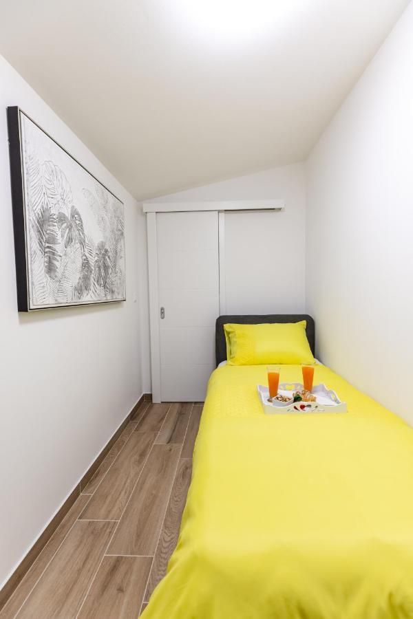 Apartman Laura Vir Zewnętrze zdjęcie
