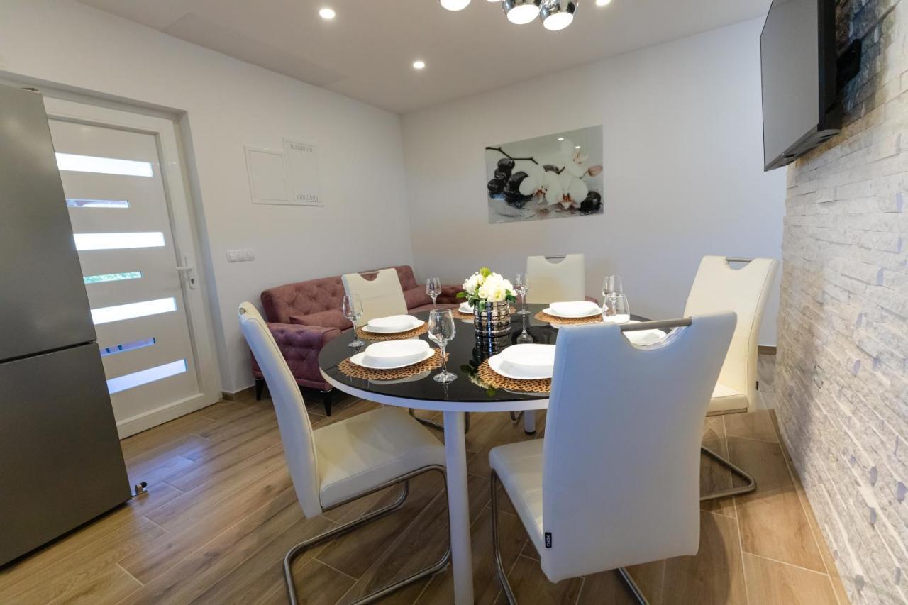 Apartman Laura Vir Zewnętrze zdjęcie