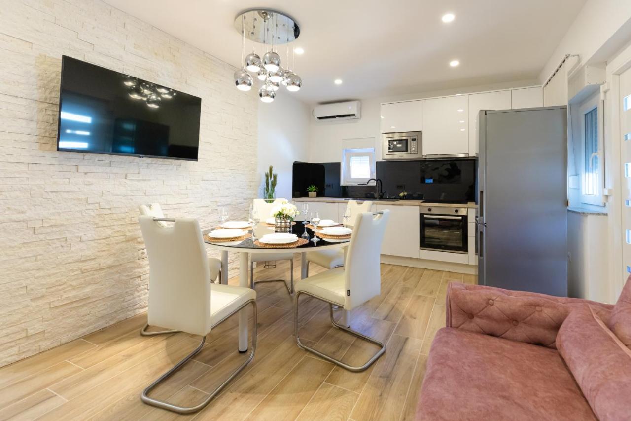 Apartman Laura Vir Zewnętrze zdjęcie