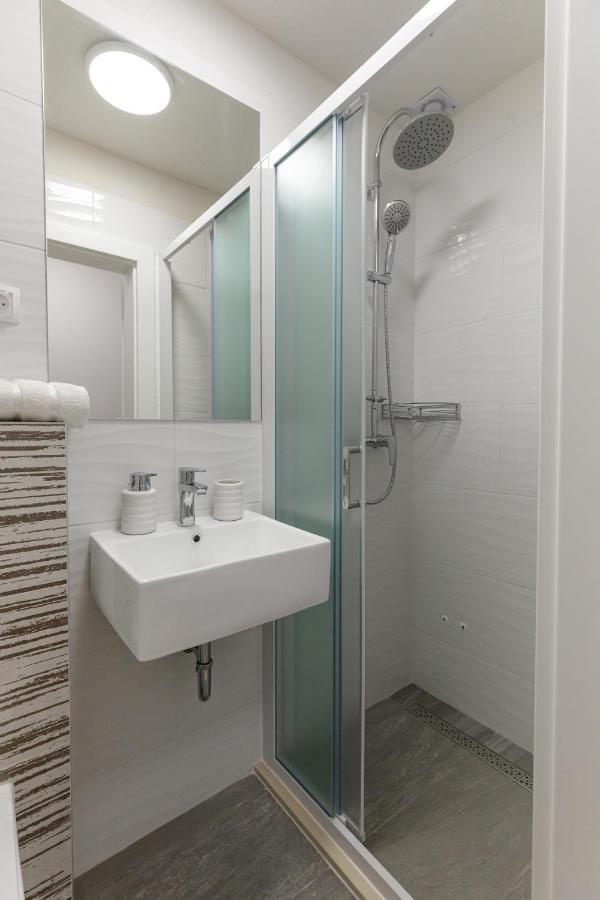 Apartman Laura Vir Zewnętrze zdjęcie